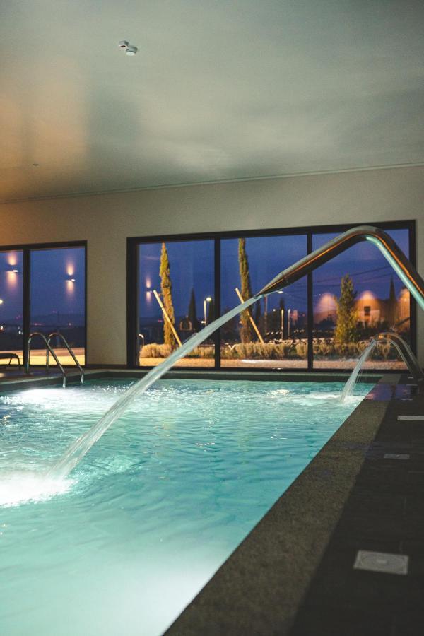 Mw Douro Wine & Spa Santa Marta de Penaguião Kültér fotó The swimming pool at the hotel