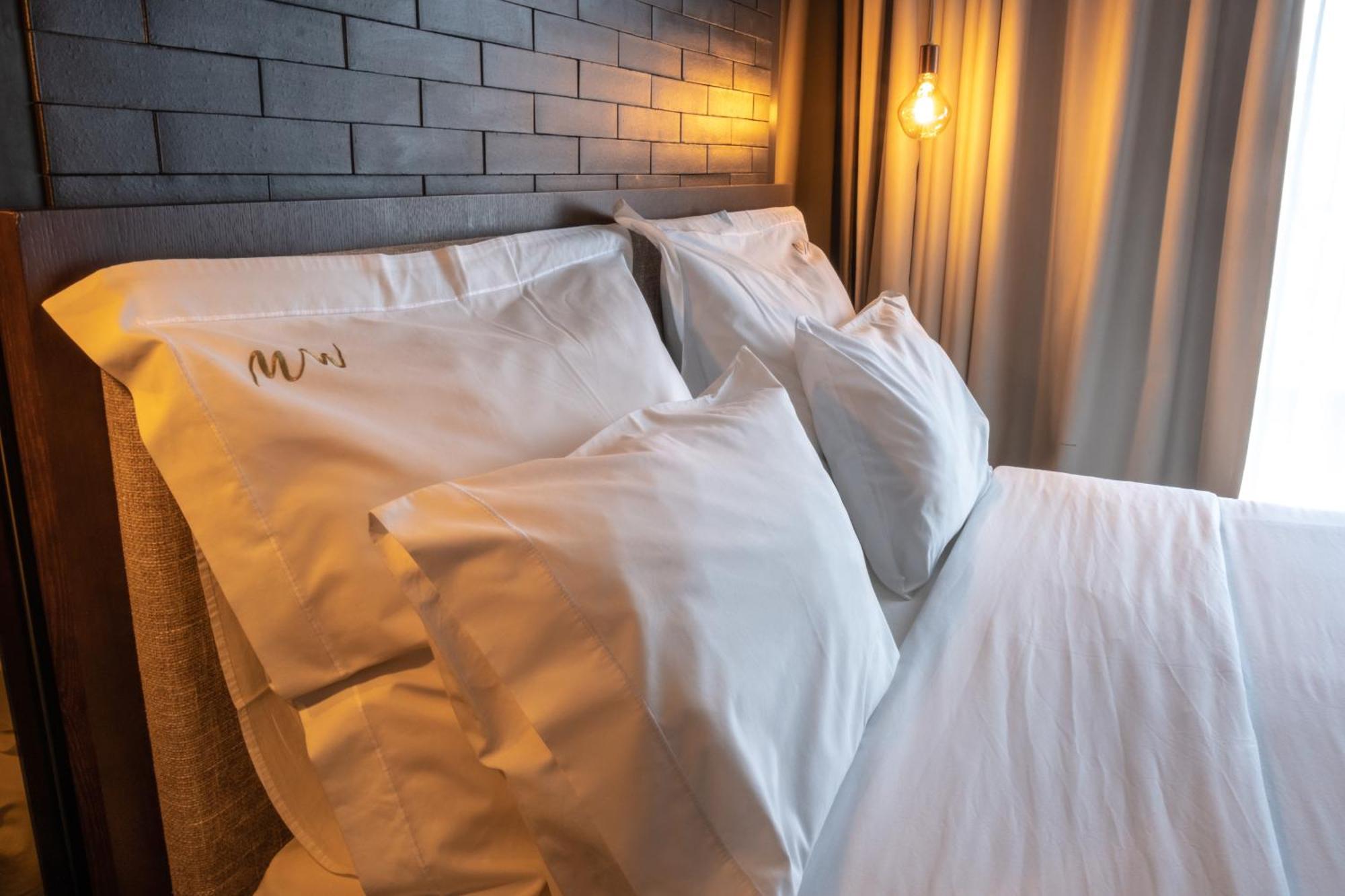 Mw Douro Wine & Spa Santa Marta de Penaguião Kültér fotó A bed with white sheets