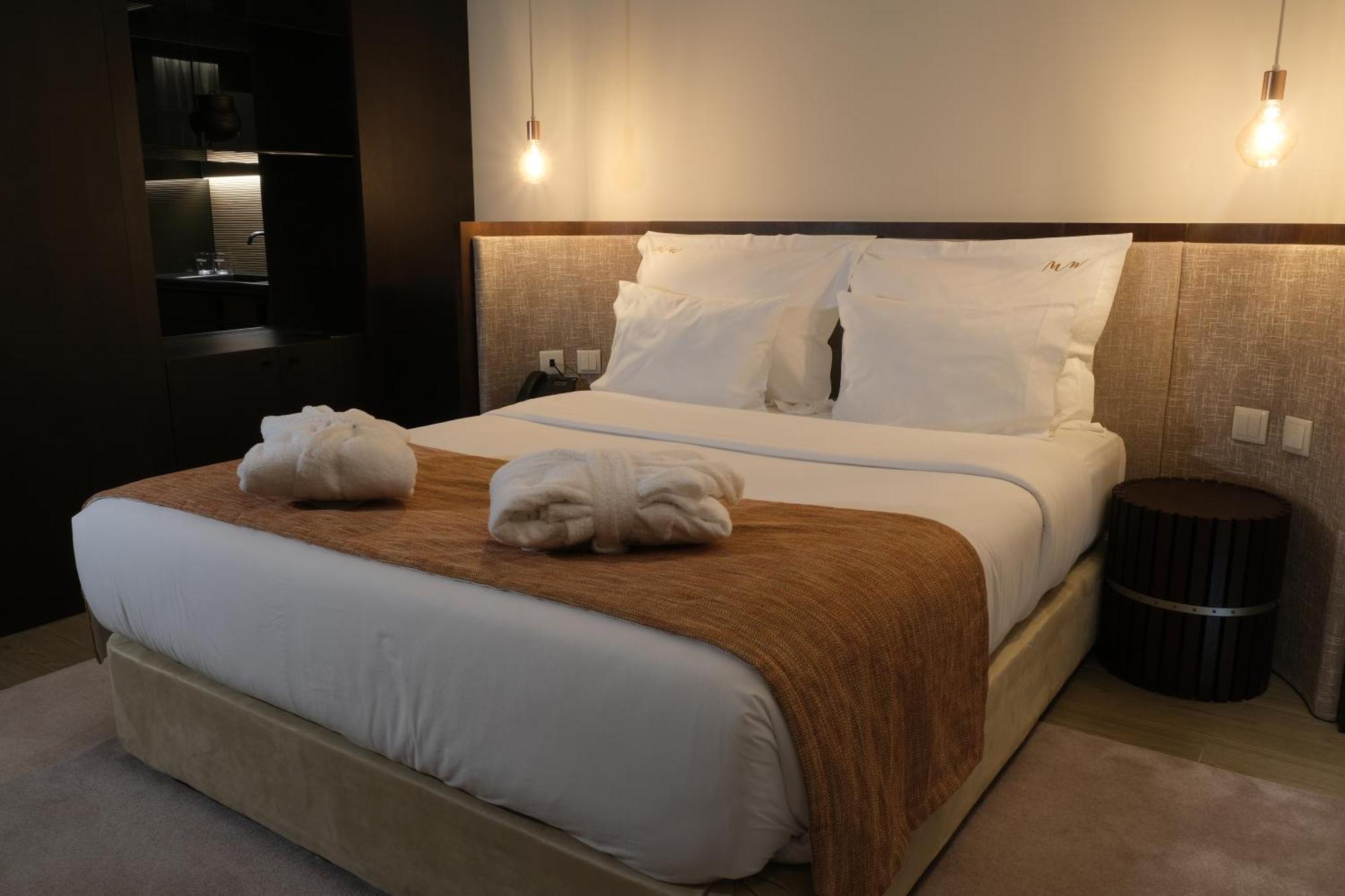 Mw Douro Wine & Spa Santa Marta de Penaguião Kültér fotó A bed in a hotel room